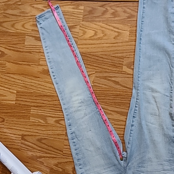 Bull Head Low Rise Skinniest Light Wash Light Distressed Size 28 - Picture 12 of 15